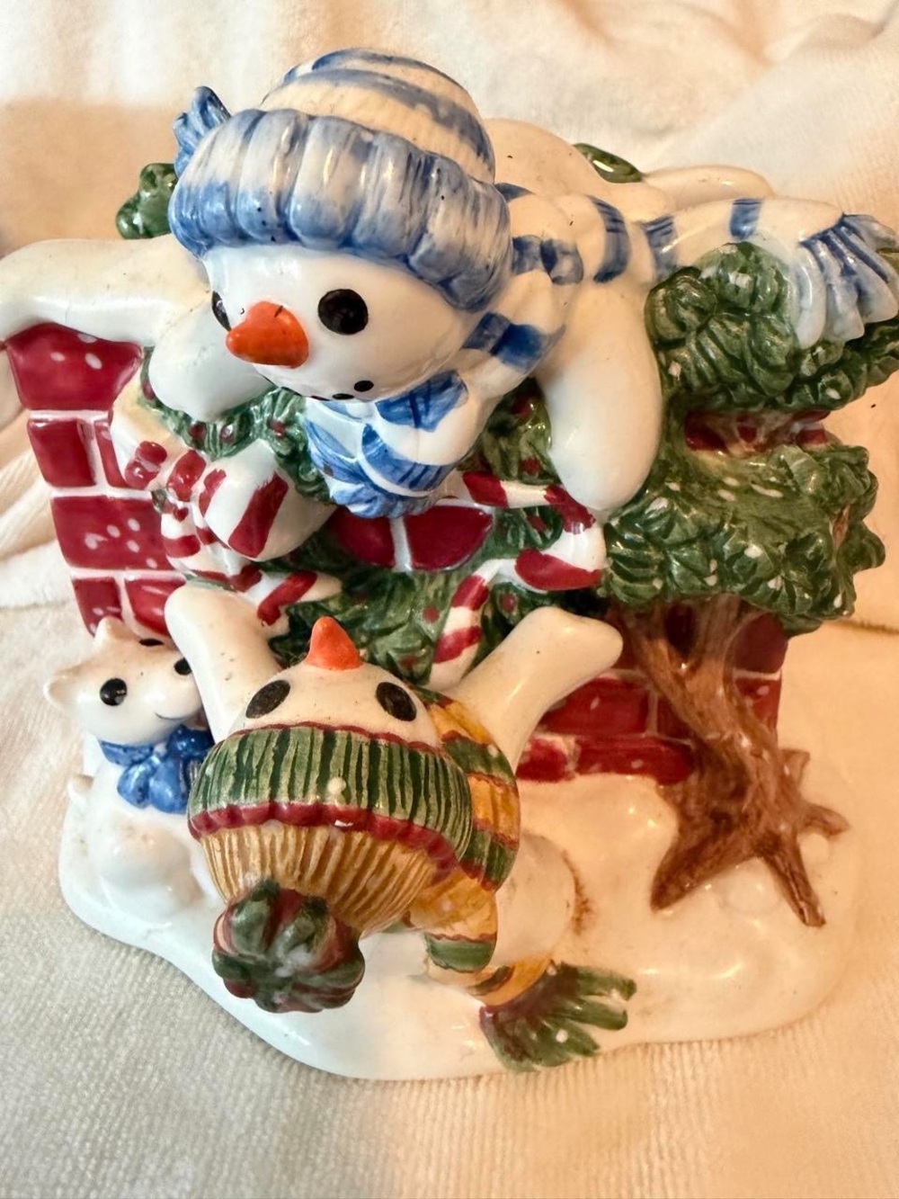 Fitz and Floyd Ceramic Snowman Holiday Scene in White, Blue, Green, Red